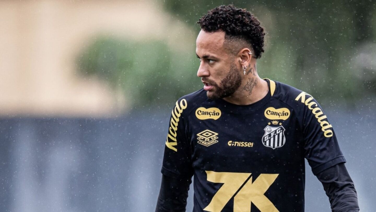 Neymar em treinamento pelo Santos.
