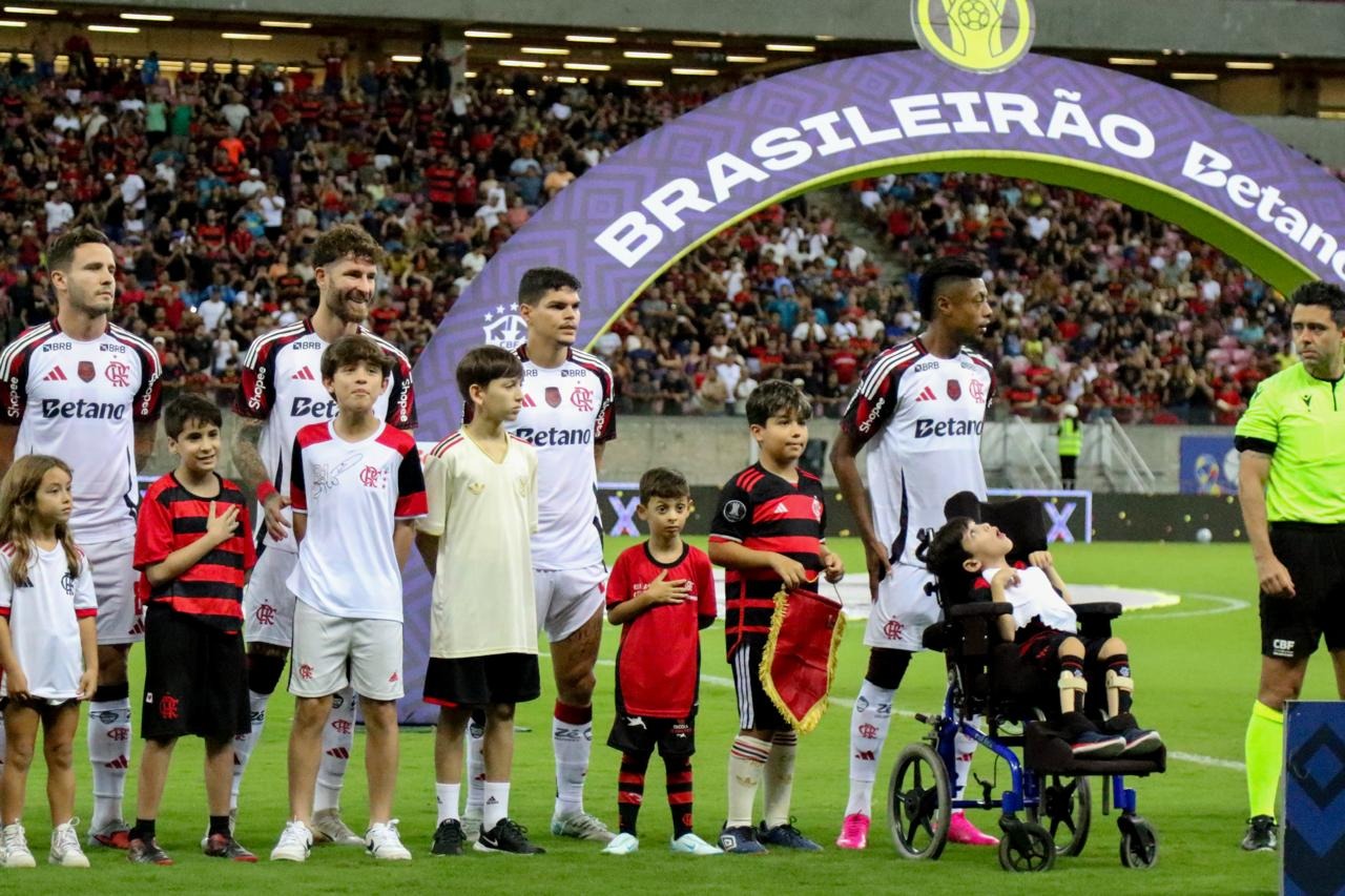 Jogo entre Flamengo e Sport na Arena de Pernambuco