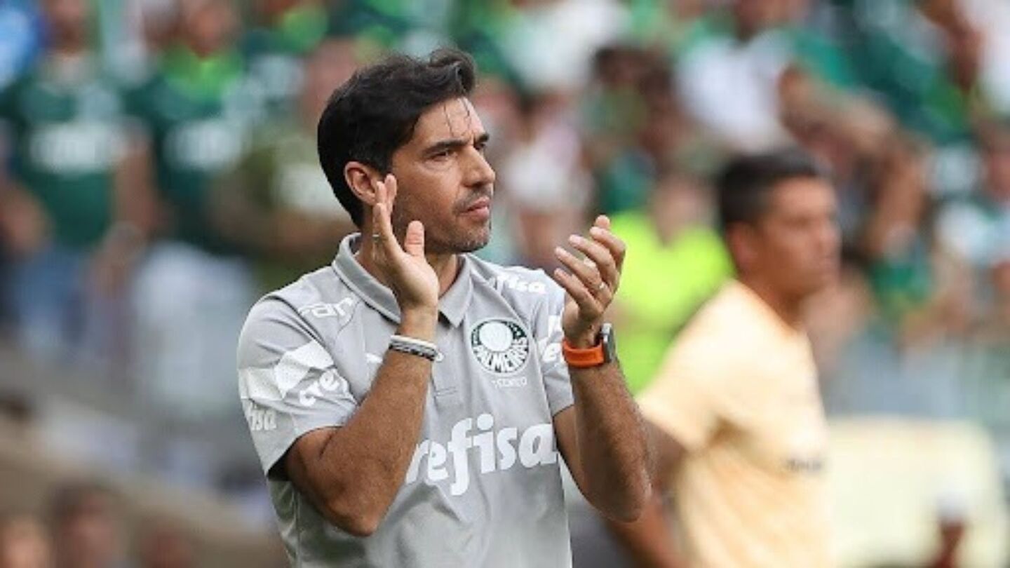 Abel Ferreira, técnico do Palmeiras, defende expulsões de jogadores do Vitória.