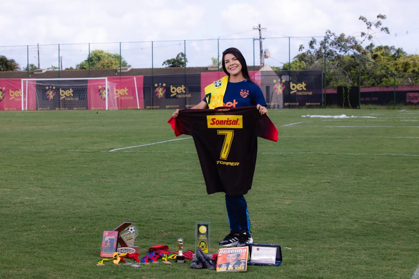 Hoje profissional no Departamento de Futebol do Leão, a filha Pâmela Ferreira guarda as memórias de Leonardo. 
