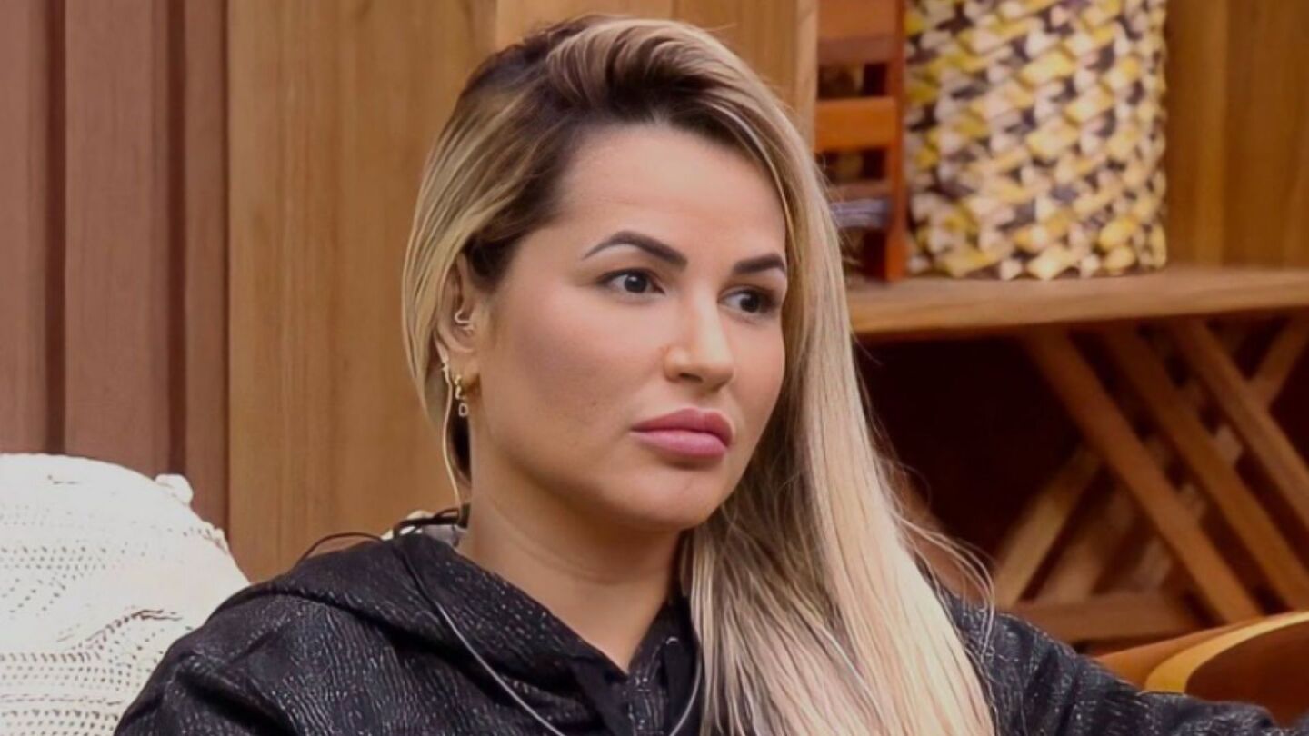 Deolane Bezerra.