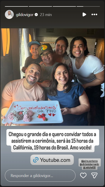 Gil ao lado da família nesta quinta (11) nos EUA.