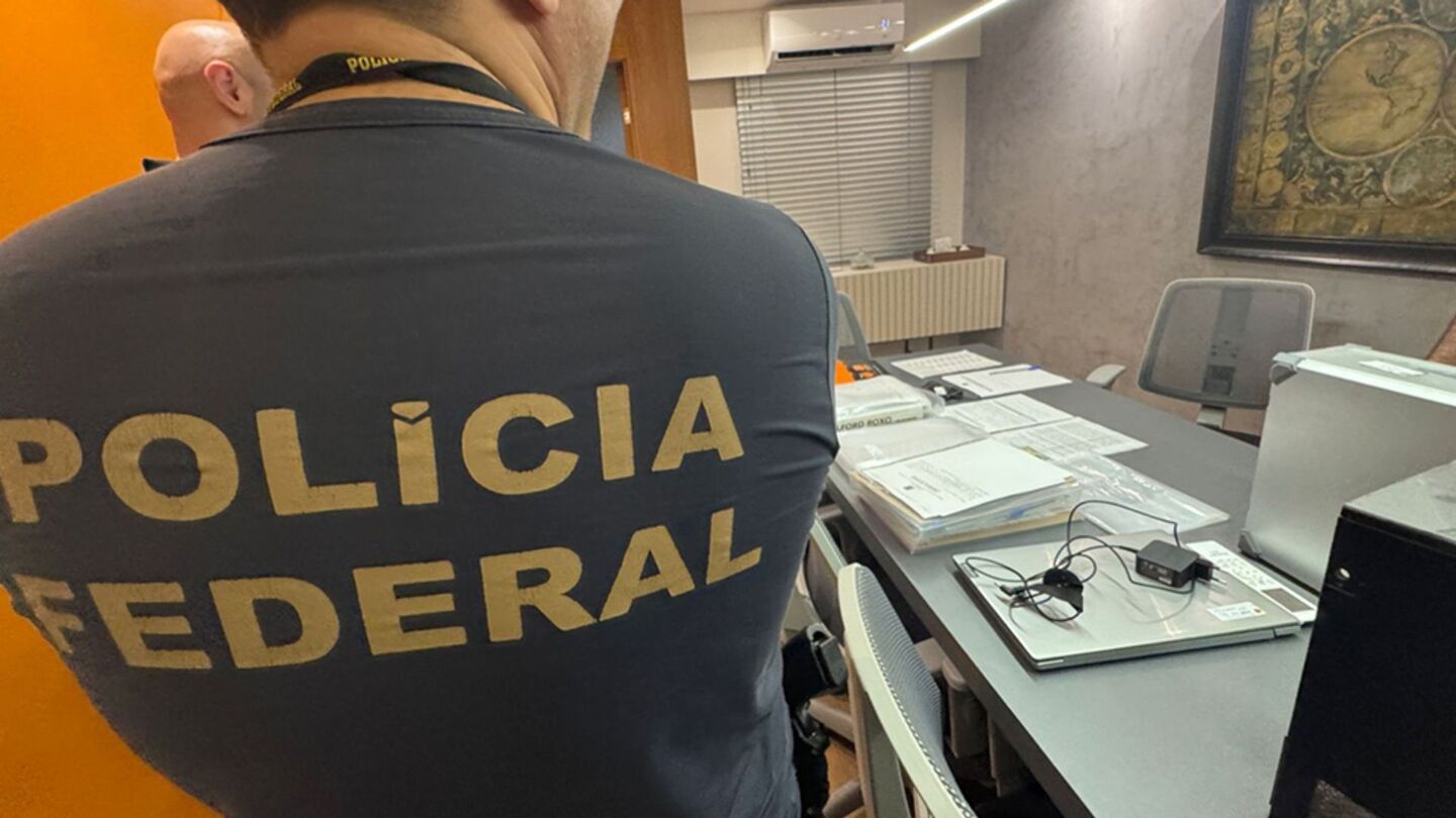Policiais federais em ação.