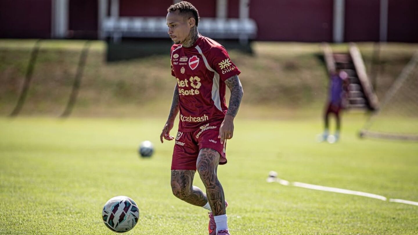 Vila Nova enfrenta o CRB fora de casa.