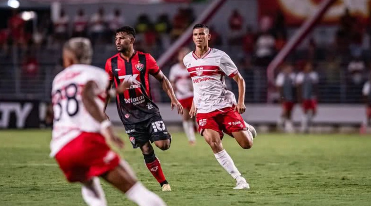 CRB enfrenta o Goiás dentro de casa.