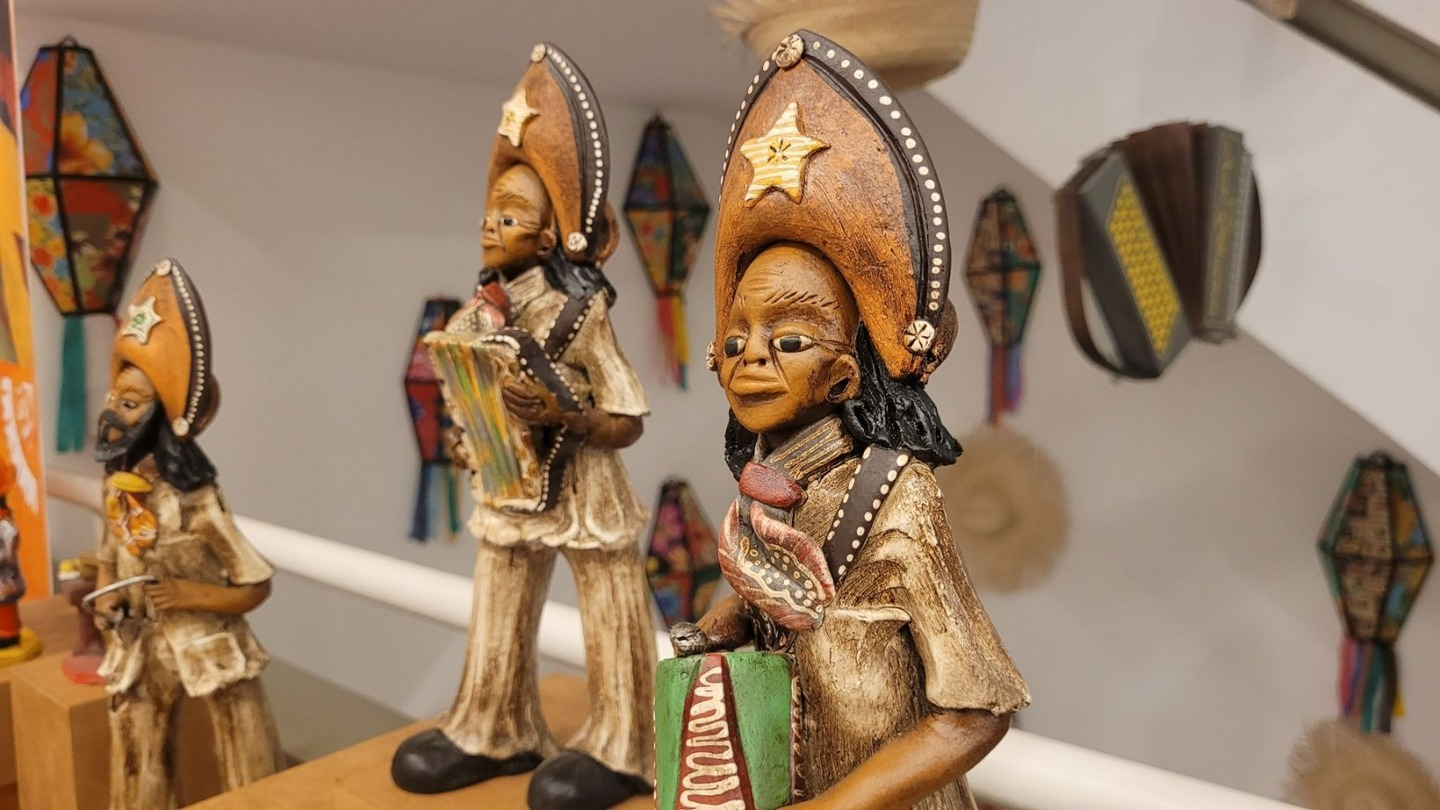 Exposição gratuita no Paço do Frevo, no Recife, conecta festas juninas do Brasil e de Portugal.