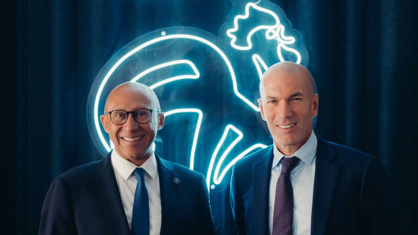 Zidane é apresentado oficialmente como novo treinador da França.