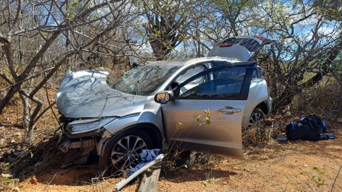 Acidente na BR-116, em Cabrobó (PE), deixa dois mortos e quatro feridos.