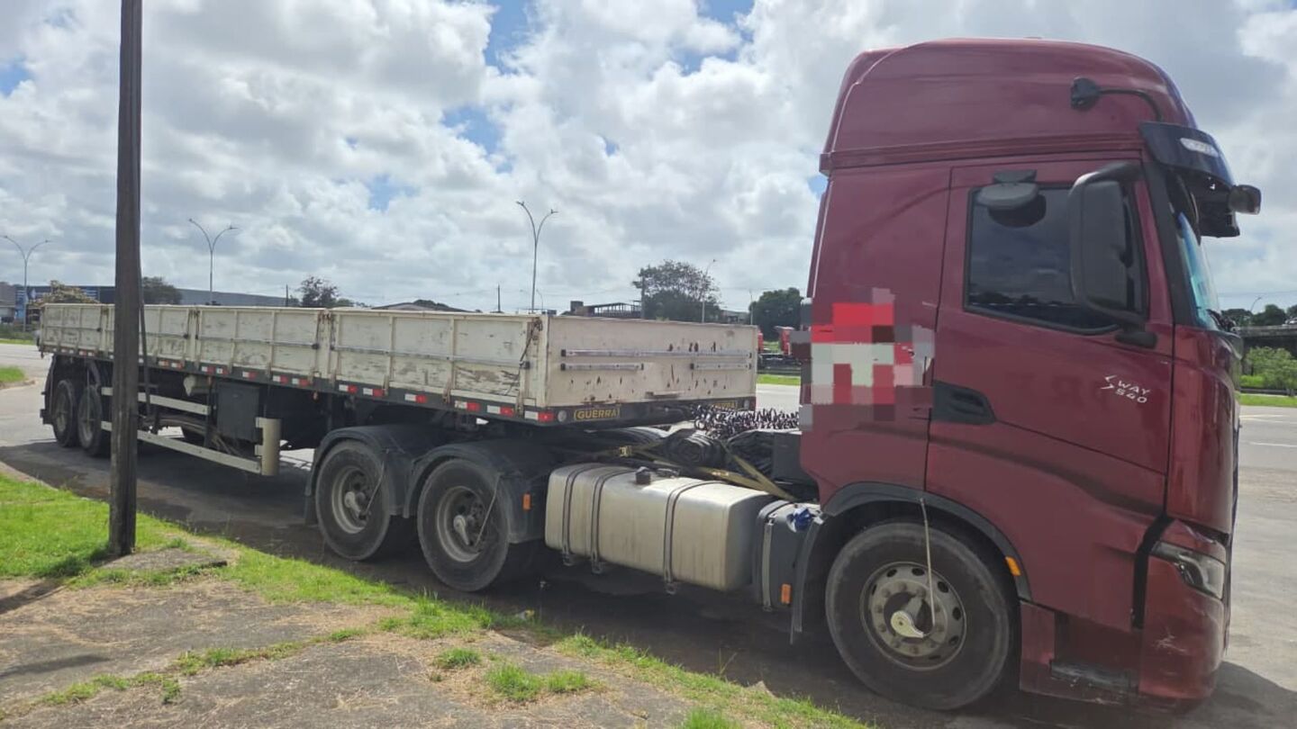 Motociclista morre atropelado por carreta na BR-232, no Grande Recife.