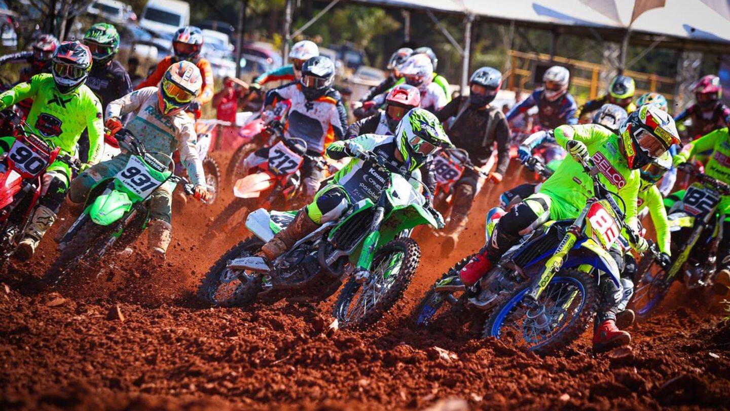 Elite do motocross disputa MX1 GP Brasil em Santa Cruz do Capibaribe (PE)