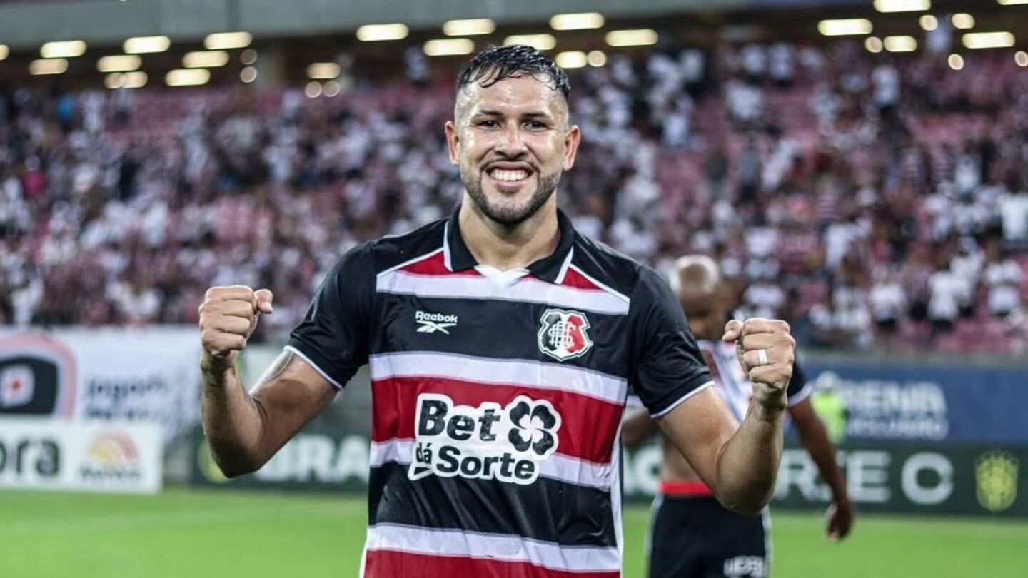 Pedro Favela está atuando com fraturas.