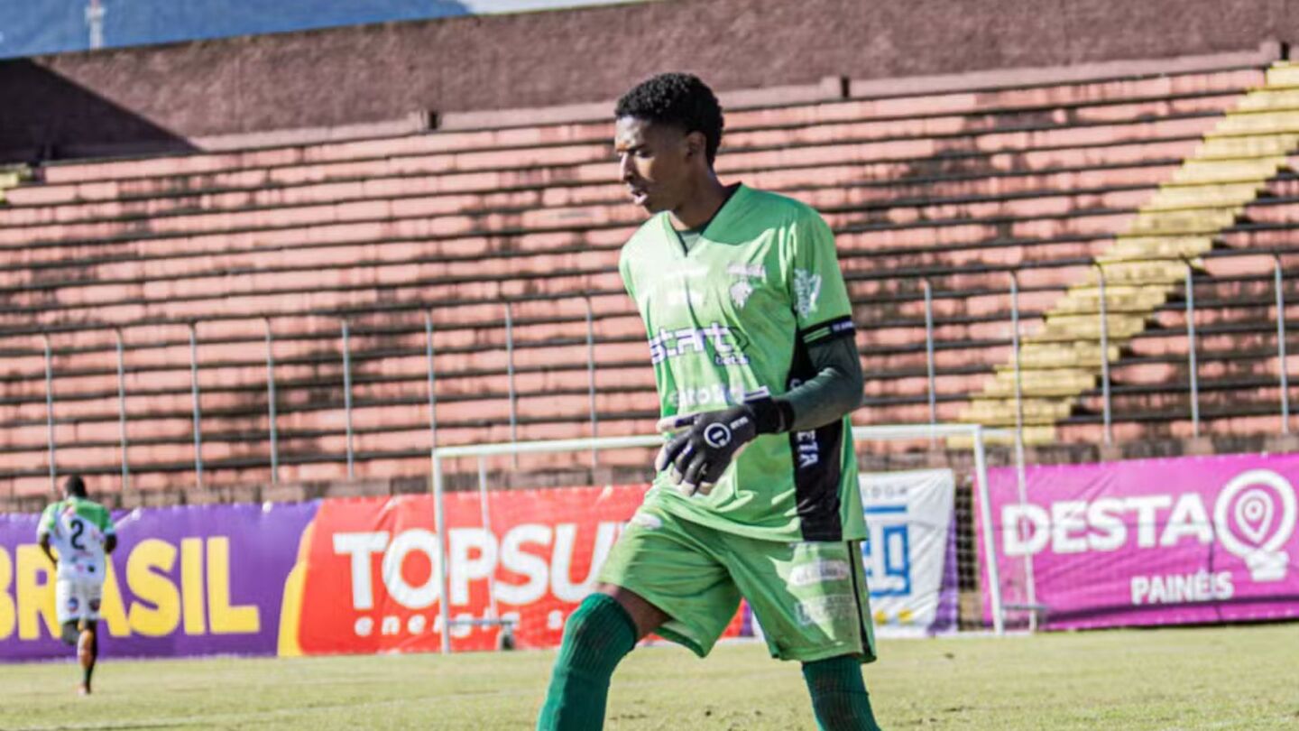 Goleiro é um dos atletas suspensos.