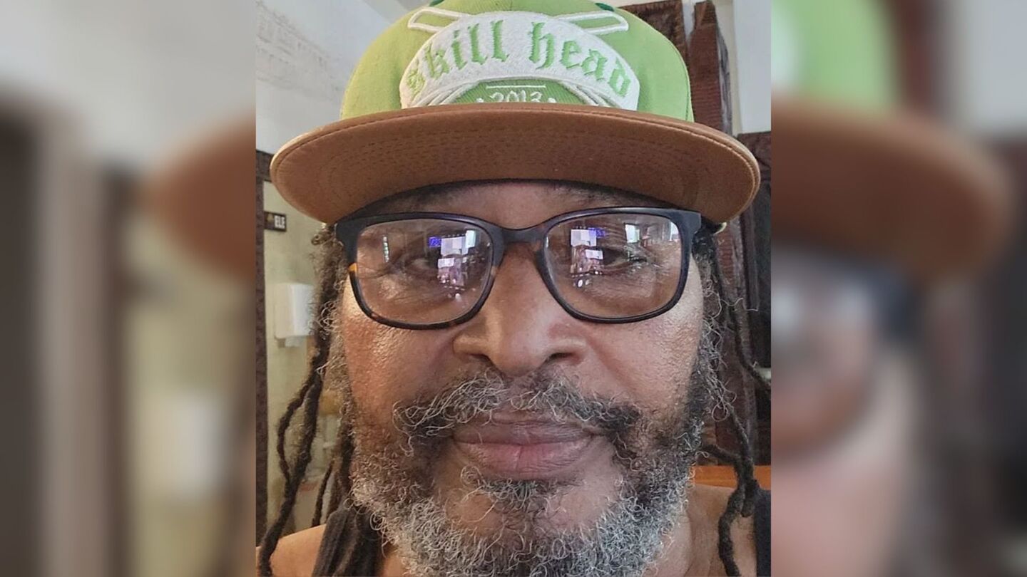 Cantor Edson Gomes é internado na UTI após passar mal depois de show em Salvador