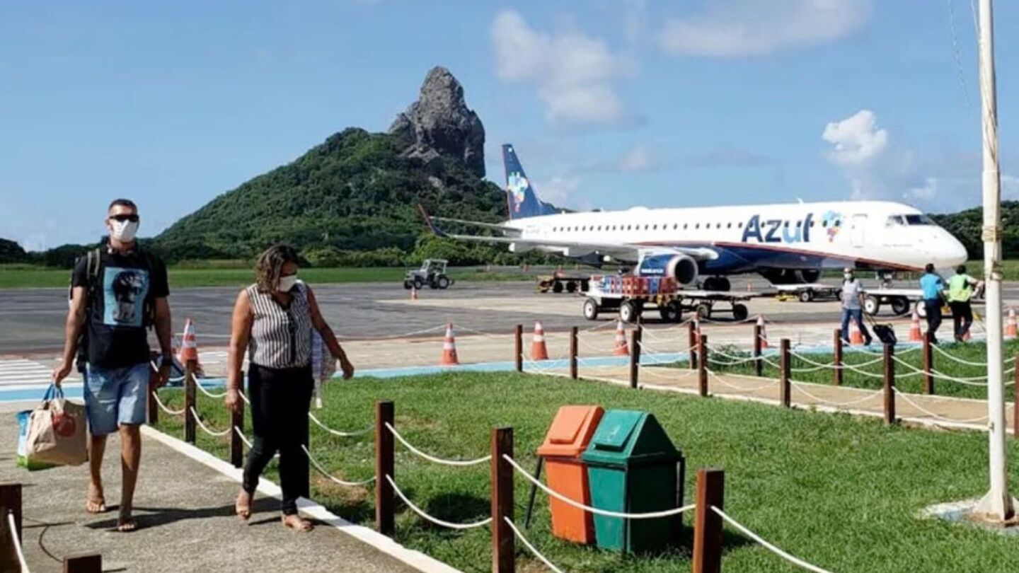 Noronha quer discutir com Anac restrições para turistas e voos na ilha
