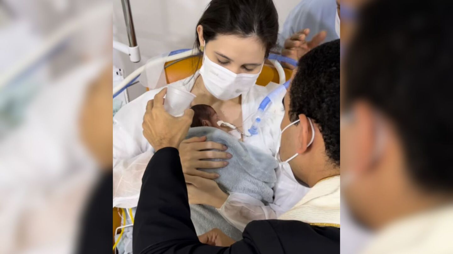 Prematura, bebê de 570 gramas é batizada em hospital no Recife e vídeo emociona