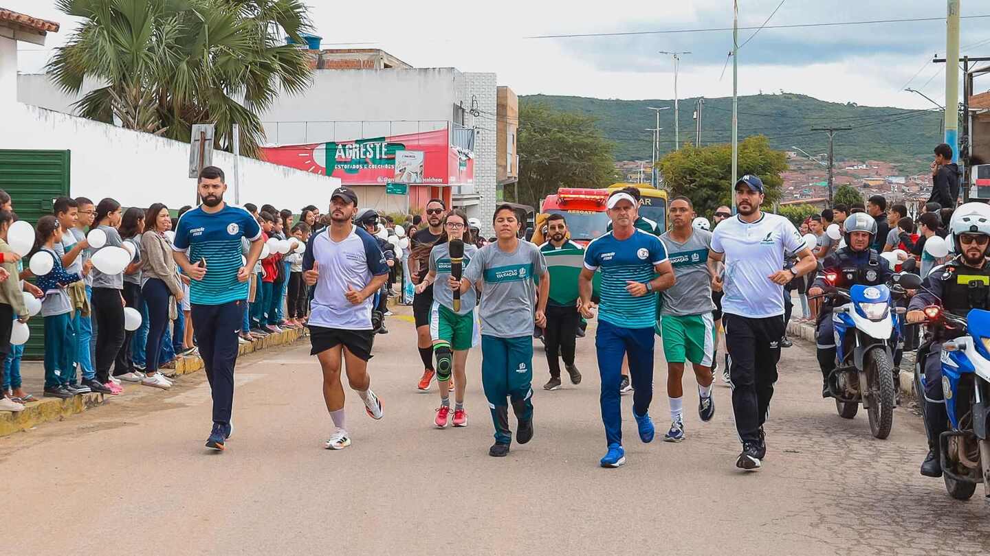 Bezerros (PE) dá largada aos Jogos Escolares com 5ª Corrida da Tocha